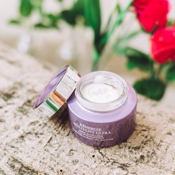 Dlaczego warto zainwestować w dermokosmetyki? Różnice, o których nie wiedziałaś