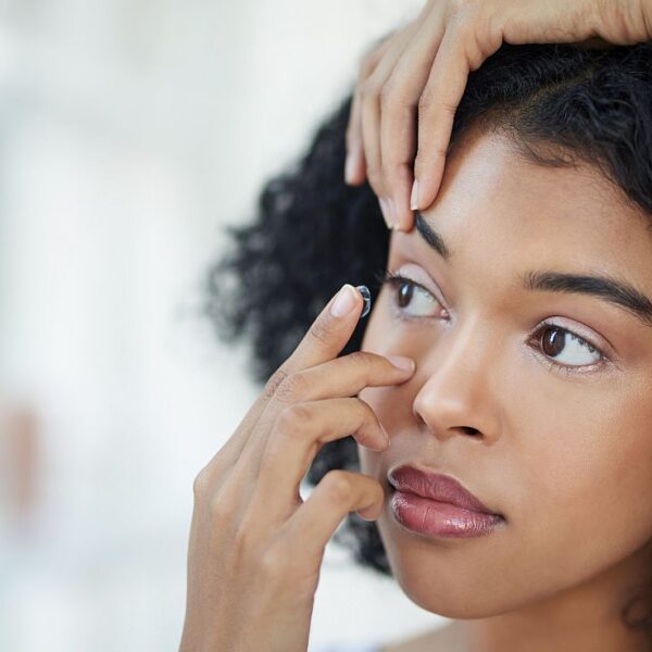 Soczewki dwutygodniowe – zalety i wady